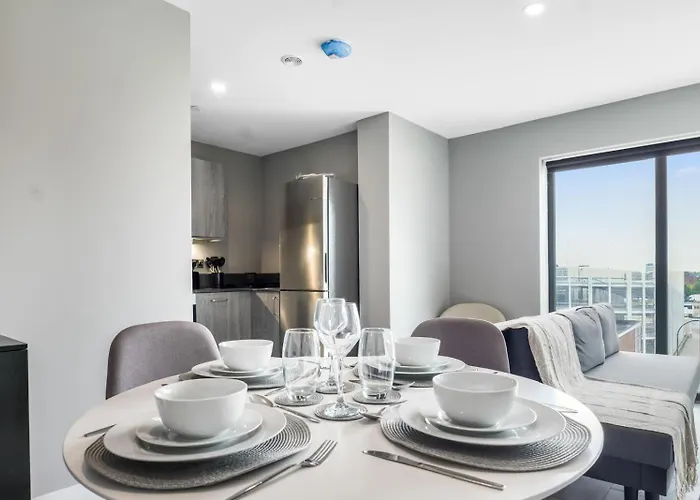 Apt 20, Elegant 2-Bed Apartment